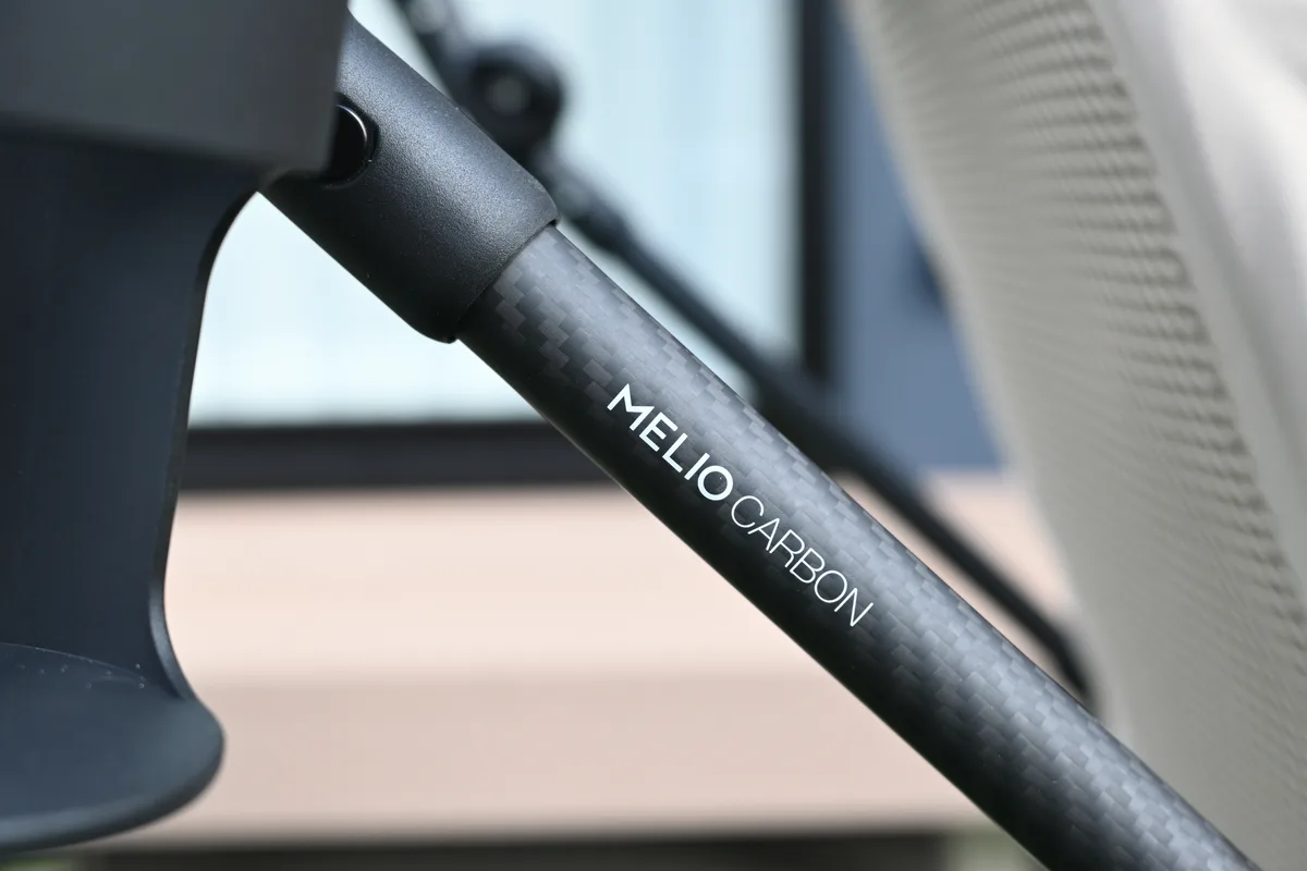 サイベックス メリオ カーボンのカーボンフレームと「MELIO CARBON」のロゴ