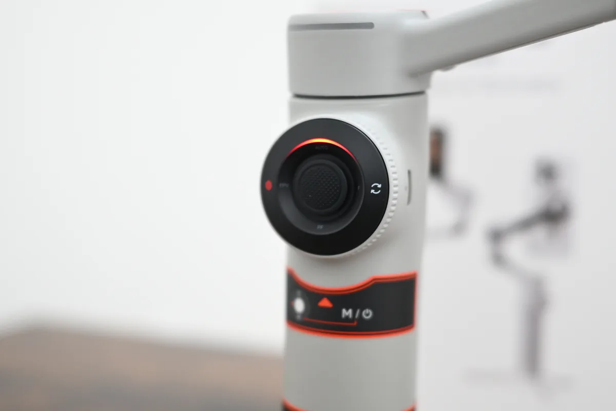 Insta360 Flow 2 Proの操作ダイヤルとモードスイッチのアップ