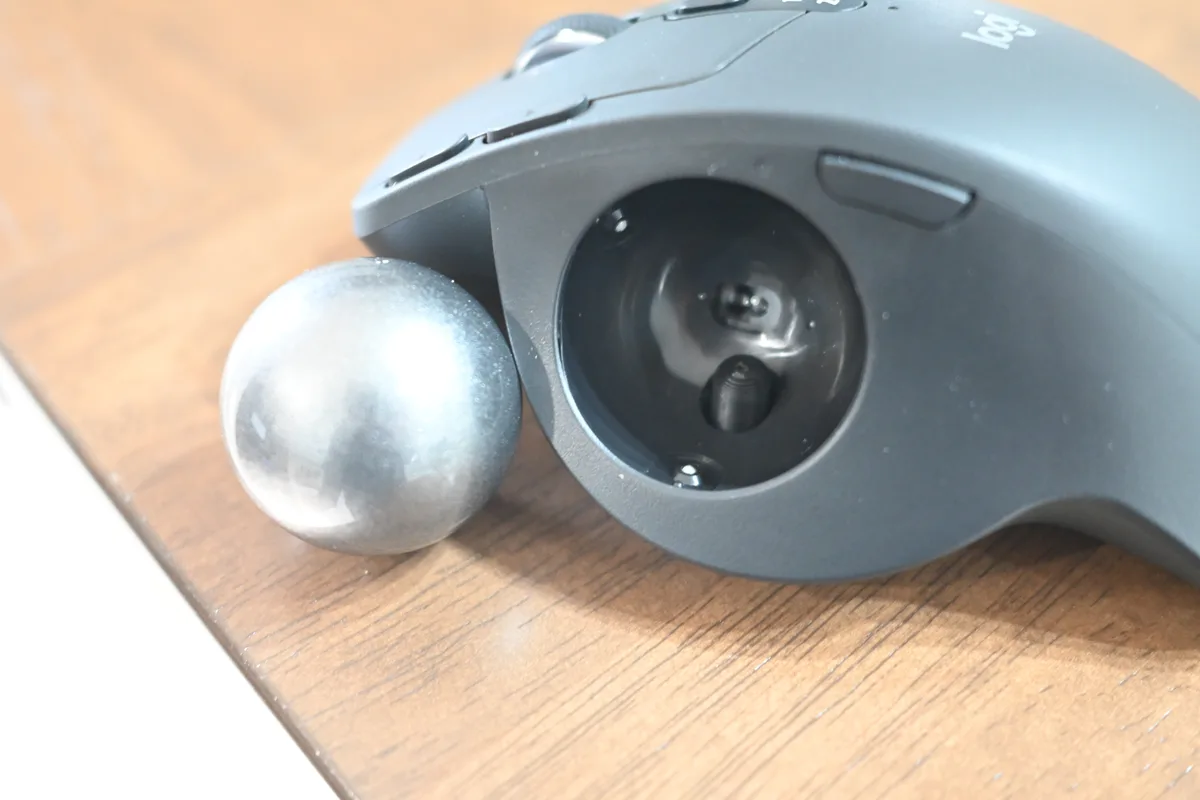 スティックでボールを外したMX ERGO Sのソケット