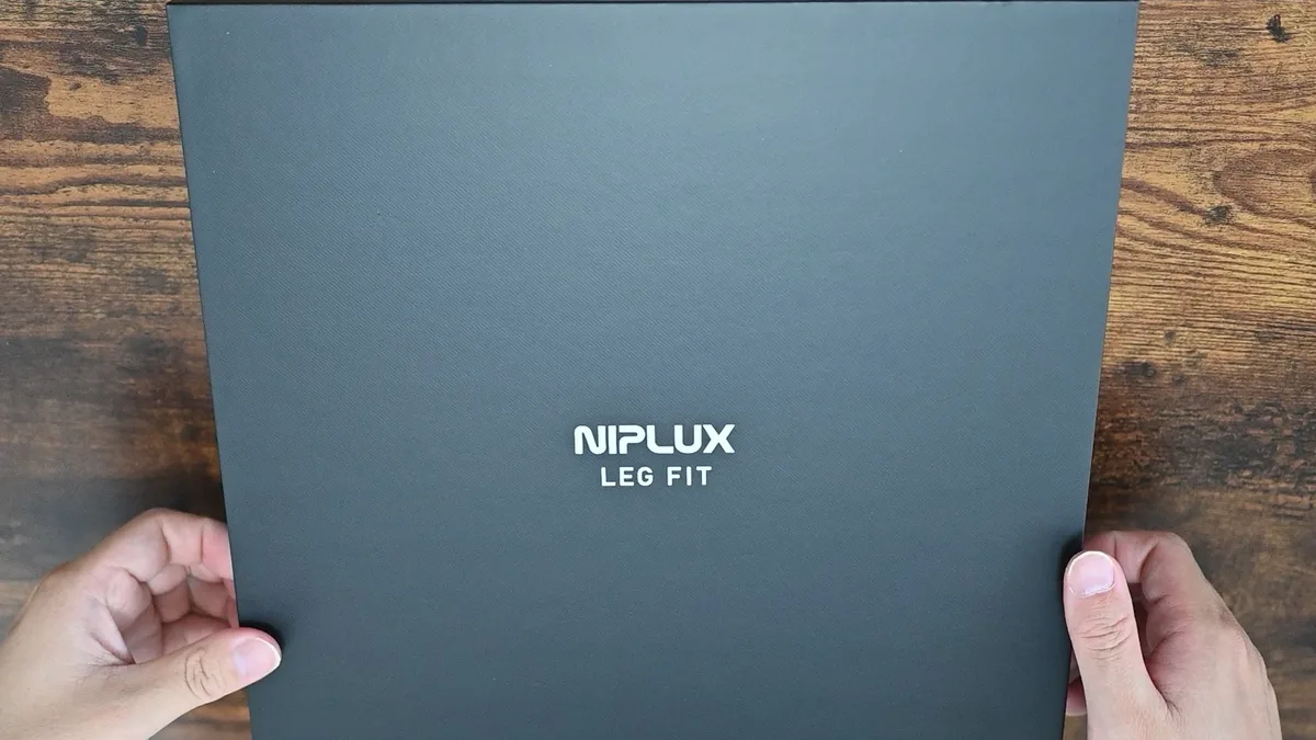 NIPLUX LEG FITのパッケージ正面（黒地に白のNIPLUX LEG FITロゴ）