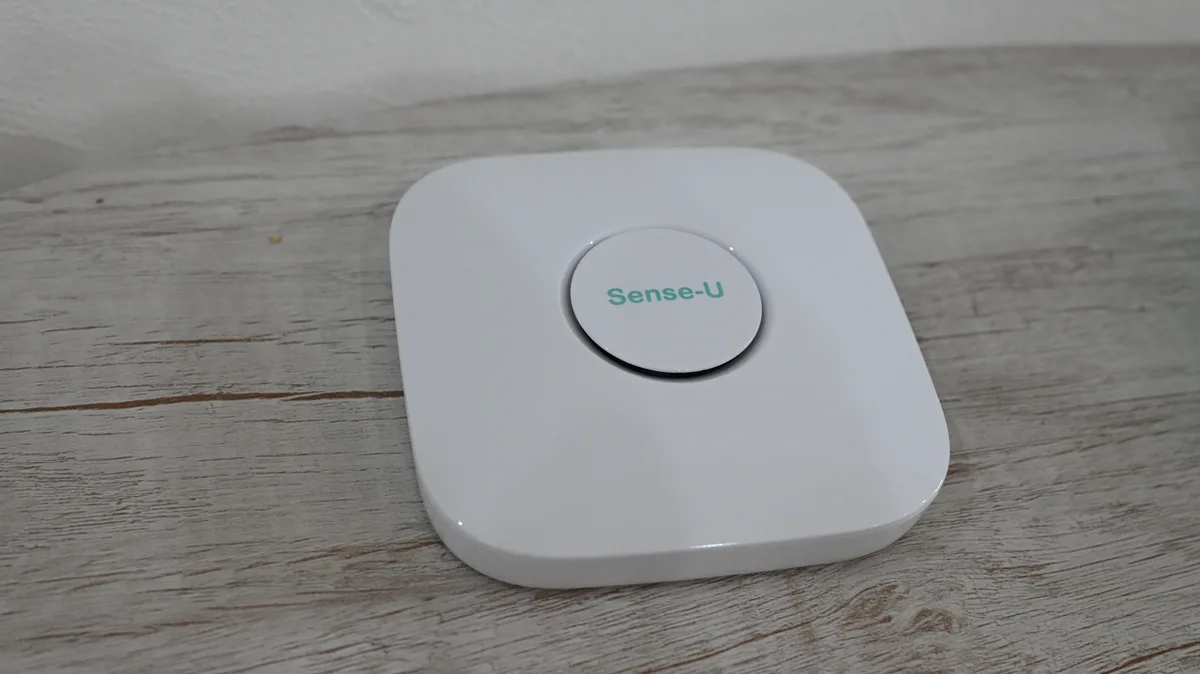 Sense-U Proのベースステーション本体全体