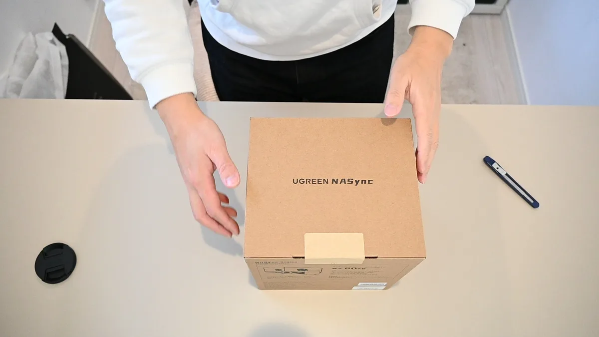 UGREEN NASync DH2300のパッケージ正面