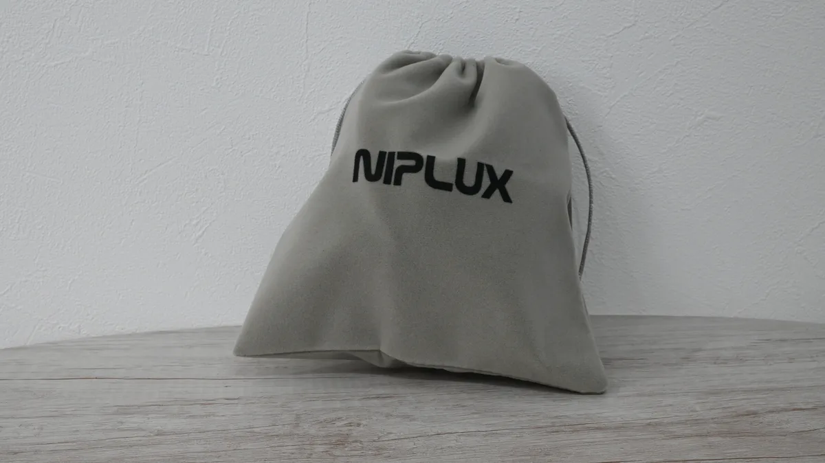 NIPLUX EYE RELAX Sの付属収納ポーチ(巾着タイプ)