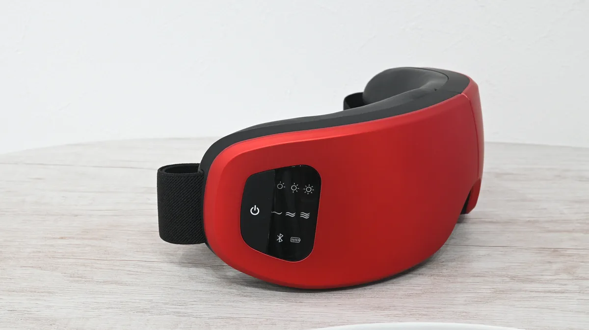 NIPLUX EYE RELAX Sの操作パネル(電源・モード・明るさ・Bluetooth・バッテリー表示)