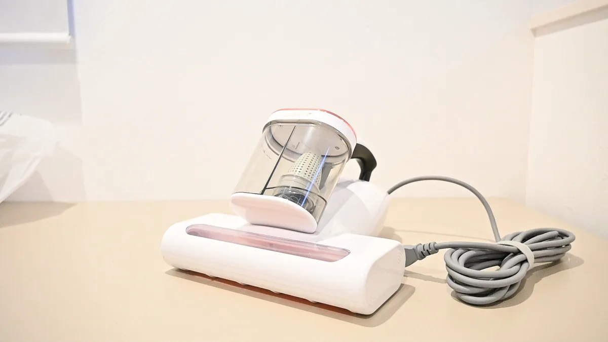 UWANT M100本体全体（ダストカップと電源コード）