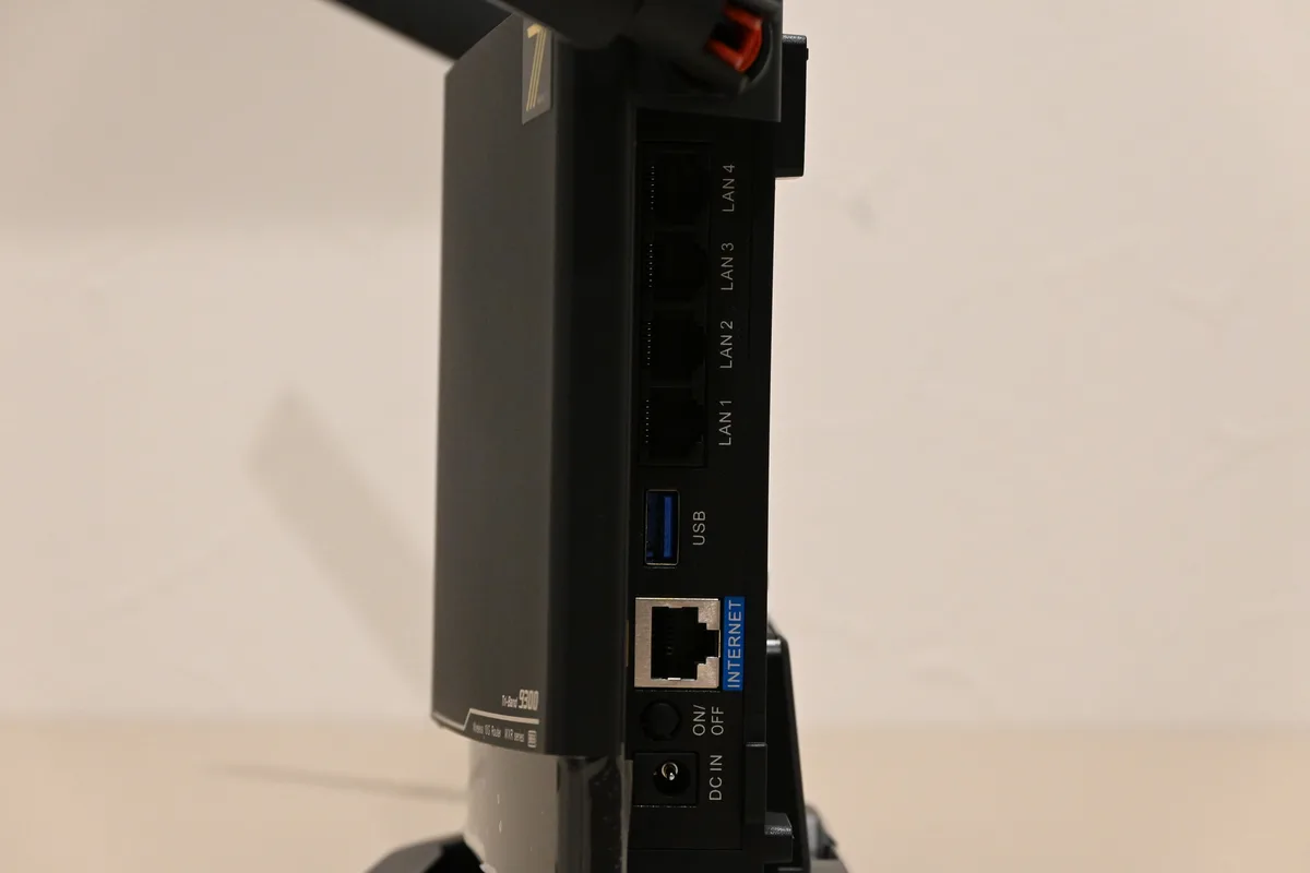 WXR9300BE6P/N背面のLAN1〜4・USB・10G INTERNET・DC IN端子