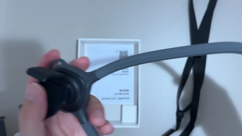 Insta360 ネックマウントのカメラ取り付け部のアップ