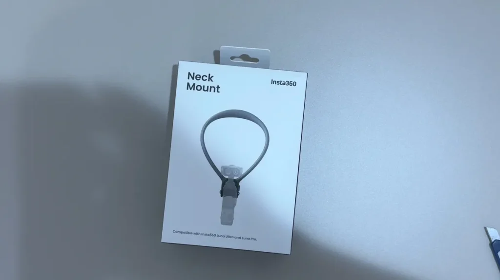 Insta360 純正ネックマウントのパッケージ正面
