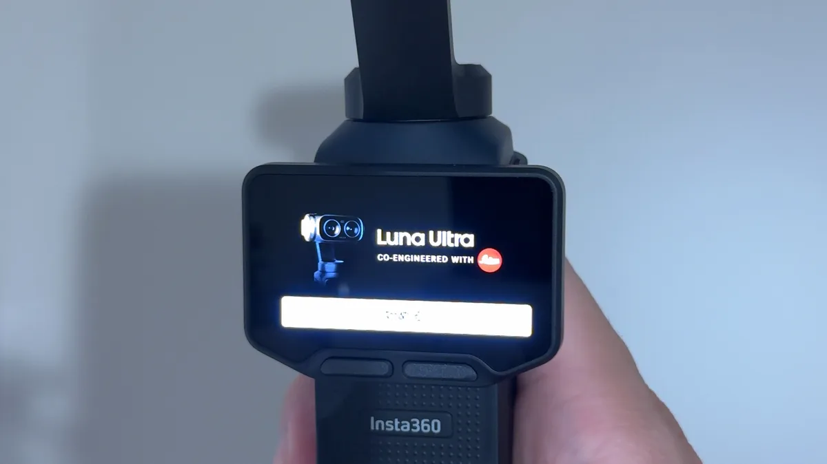 Insta360 Luna Ultraの起動画面に出るライカとの共同開発表示